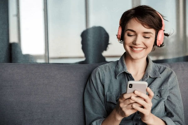 The 10 Best Podcasts for Gut Health & Wellness